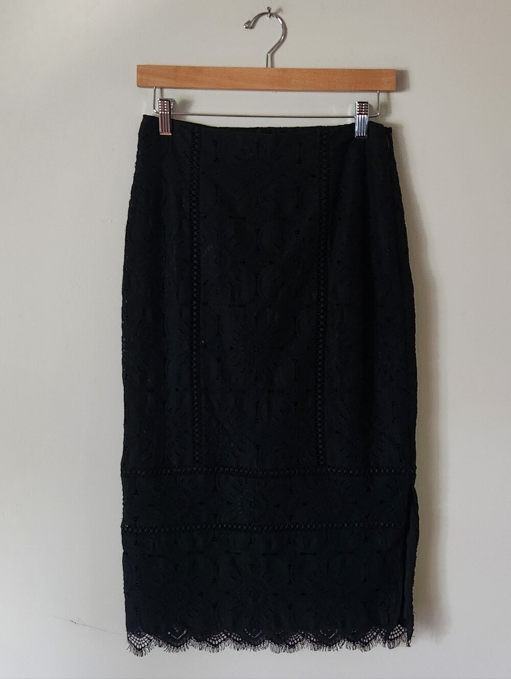 Banana Republic Black Lace Midi Pencil Skirt Sz 2 - Picture 3 of 9